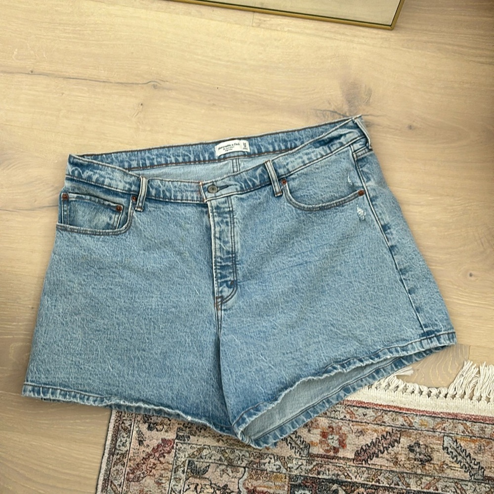 Abercrombie & Fitch the dad short high rise